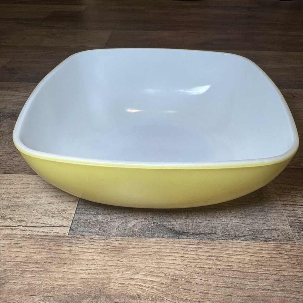1950s Pyrex 525-B Yellow 2.5 Quart Hostess Casserole Square Bowl